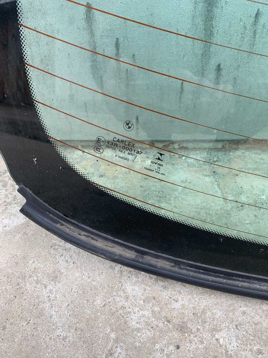 BMW  F10   Заднє скло