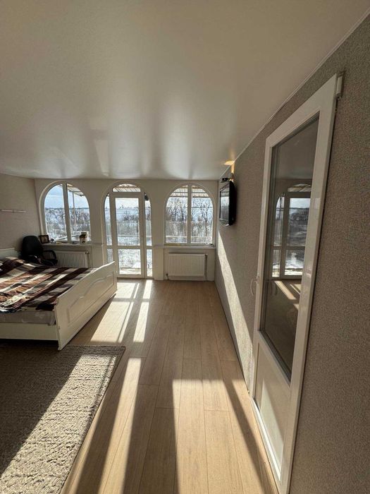 Затишний будинок за містом, чекає на ВАС!