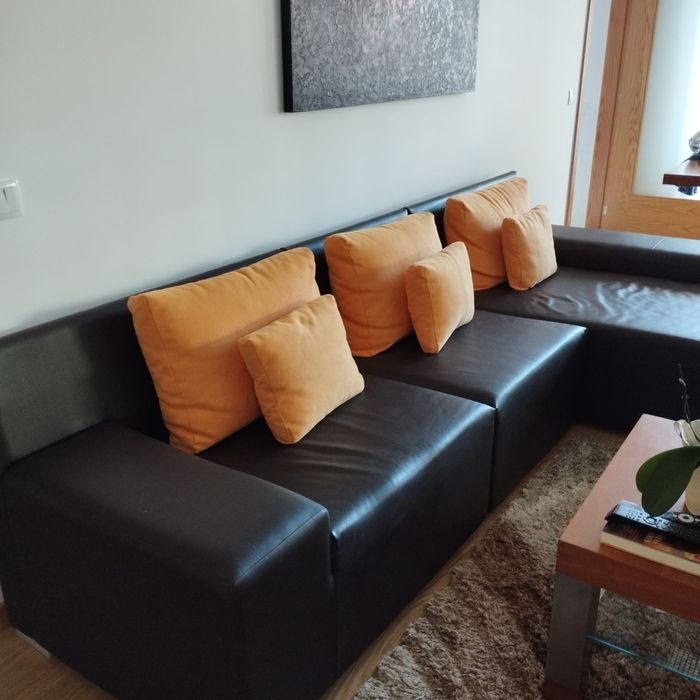 Sofá chaise longue castanho em  muito bom estado