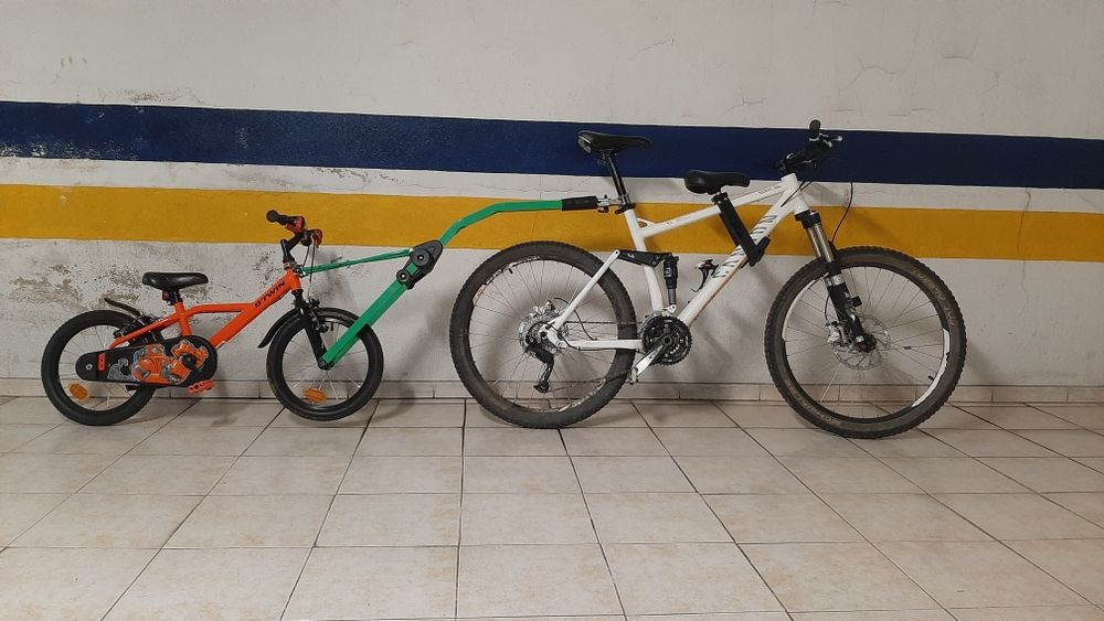 Atrelado para bicicleta de criança