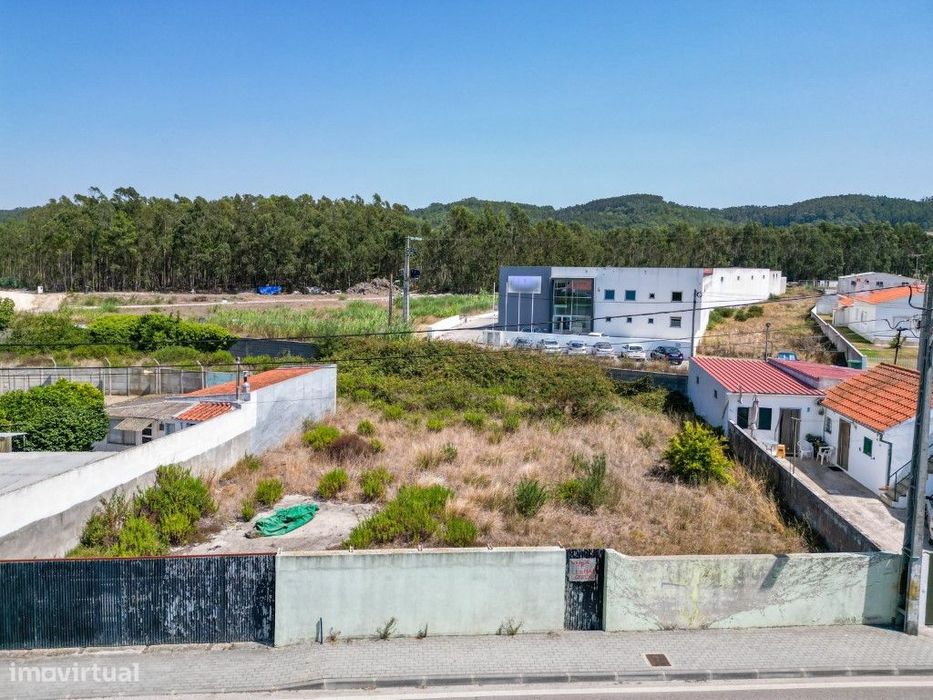 Terreno para construção com acesso a duas ruas e potencial de subdi... — Famalicão, Leiria