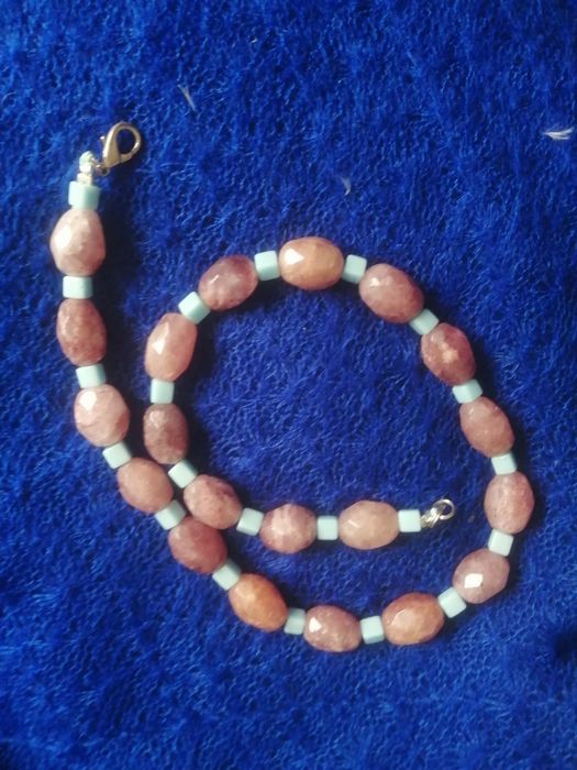 Намисто із натурального камня.