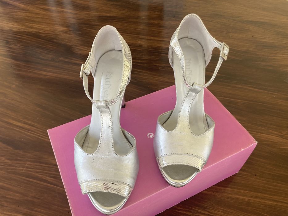 Sandálias tamanho 37