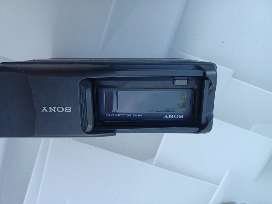 Zmieniarką płyt CD  Sony CDX-605