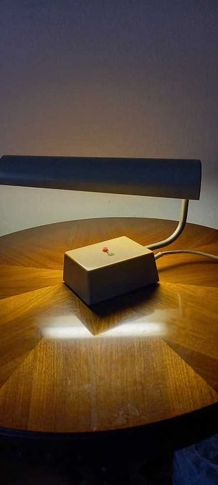 Oryginalna lampka biurkowa z lat 70 ub. wieku. Wysyłka, dostawa gratis