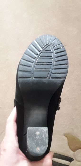 Чоботи ботфорди зимові 38р на хутрі замшеві бренду Lonza