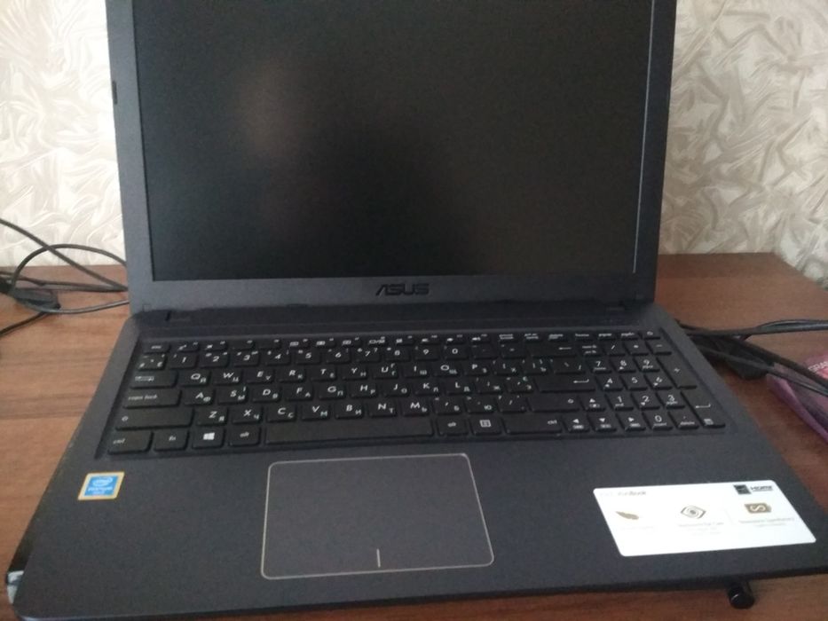 Ноутбук ASUS б/в, в гарному стані