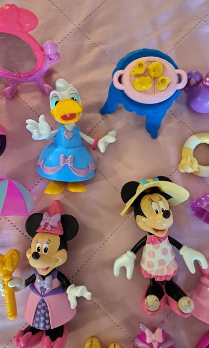 Minnie e Margarida com acessórios