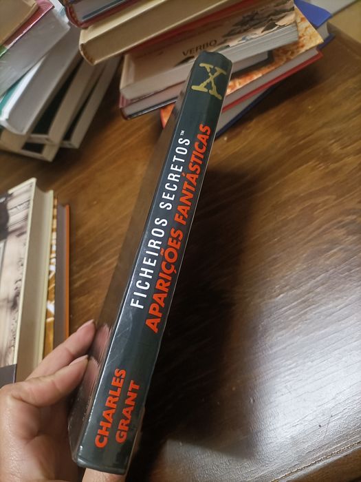 Livro "Ficheiros secretos - Aparições fantásticas"