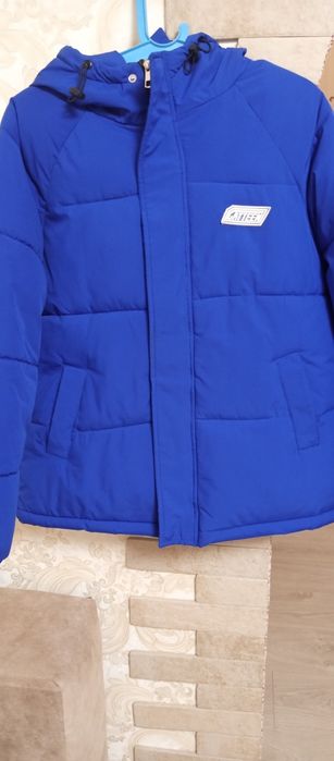 Продам куртку нову