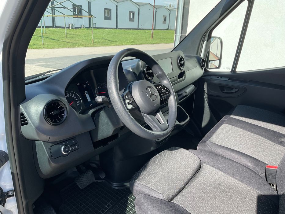 Wynajem wypożyczalnia bus busów Wrocław 24/7 Mercedes Sprinter Automat