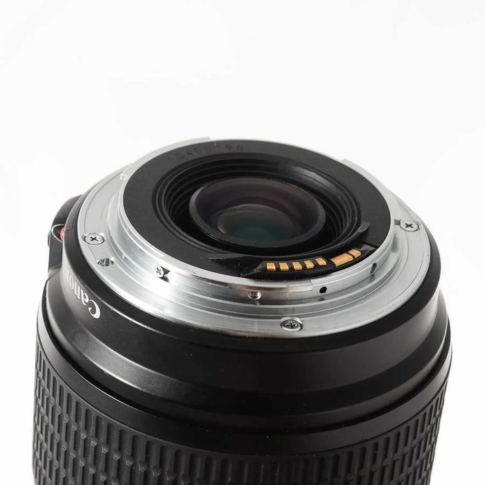 Об'єктив Canon Zoom Lens EF 28-200mm f/3.5-5.6 USM