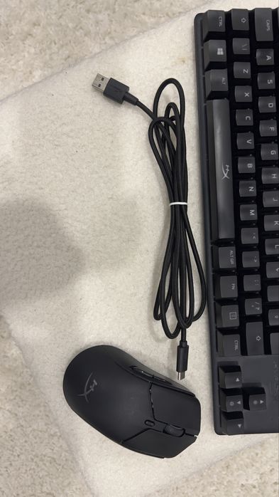 Conjunto teclado e rato HyperX
