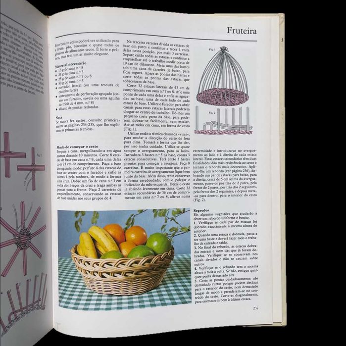 O Grande Livro Ilustrado do Artesanato e Lavores, Círculo de Leitores