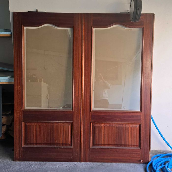 Porta de correr em madeira maciça