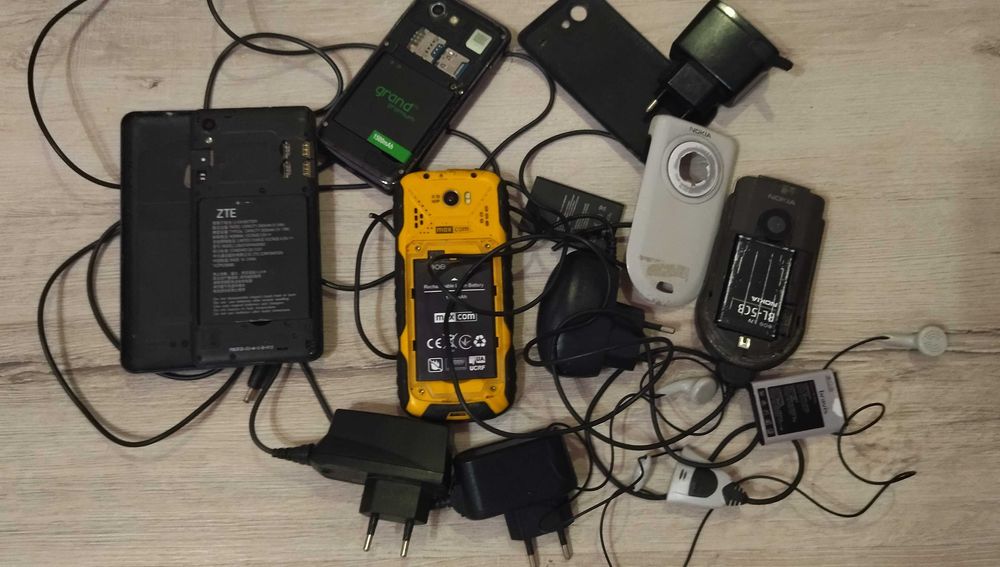 Телефони комплектом