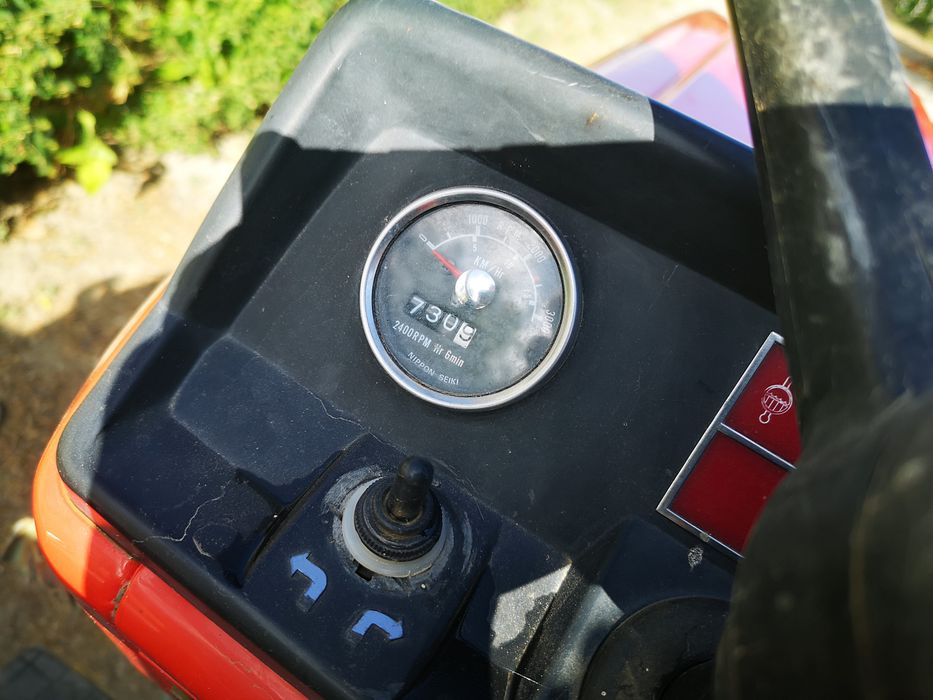 Trator Yanmar 4x4 com alfaias