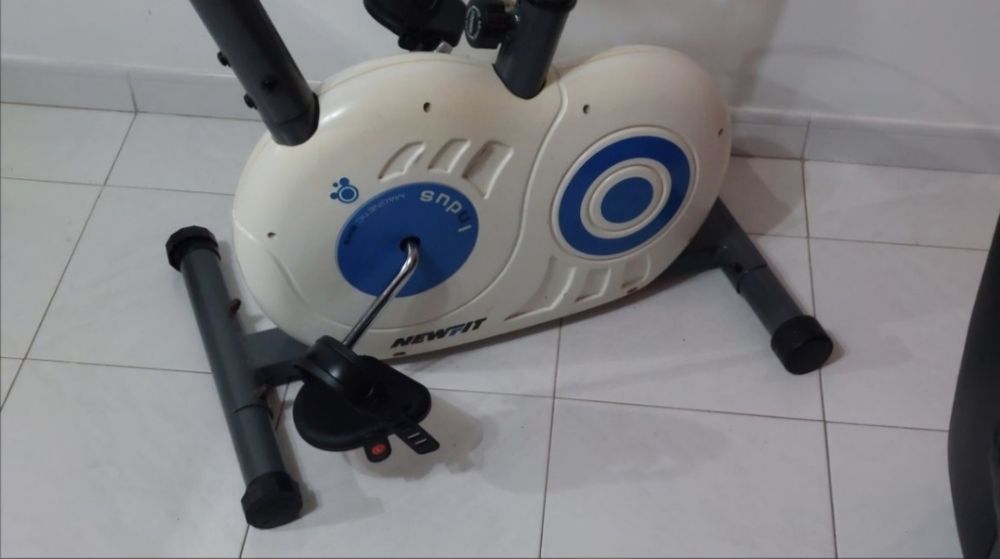 Bicicleta estática Newfit treino / musculação / exercício físico