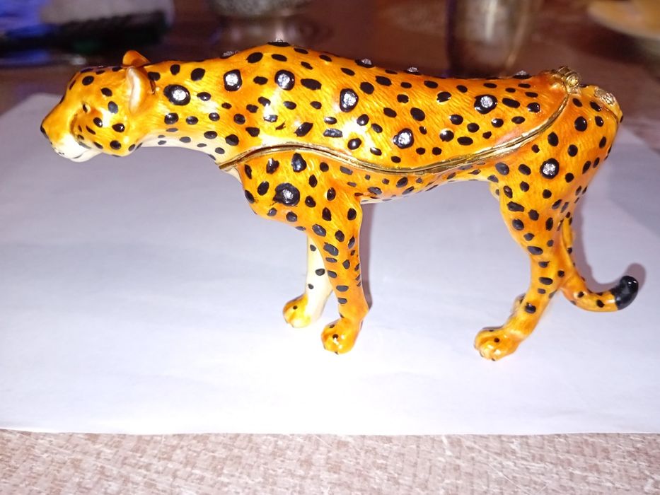 Фарфоровые и стеклянные статуэтки  SWAROVSKI