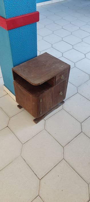 Mesinha de cabeceira