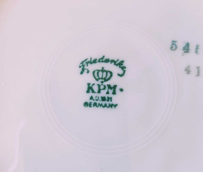 Serwis kawowy bogato zdobiony.