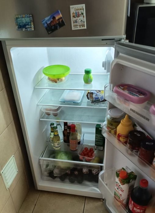 Frigorífico cinzento