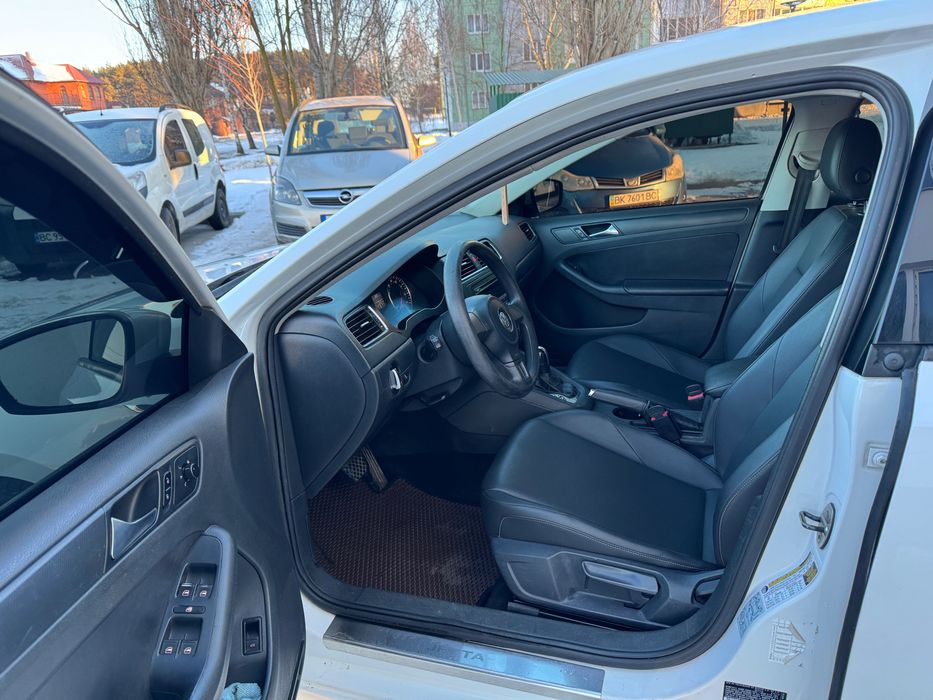 Продам  VOLKSWAGEN JETTA  2013 Року