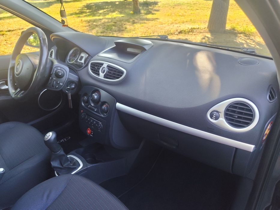 Renault Clio 1.5 DCI 5 lugares 5 lugares ar condicionado bom estado geral