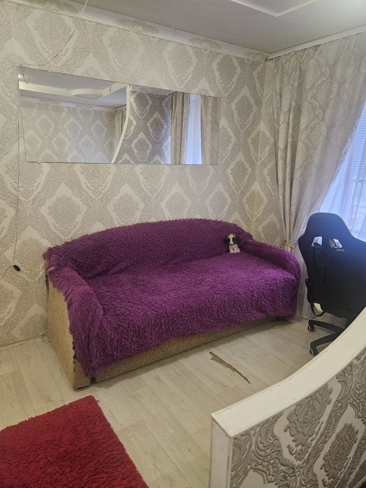 Продаю  часть дома,  с отдельным входом, возможно под офис или жилье.