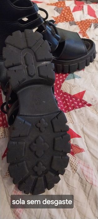 Sandálias fechadas t.40