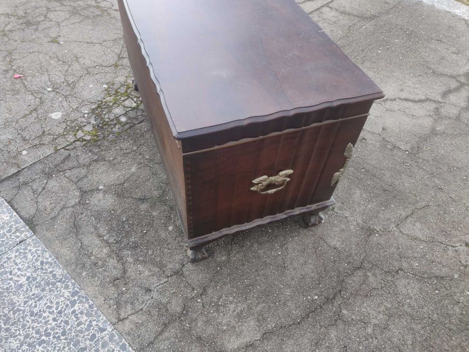 Baú de madeira antigo