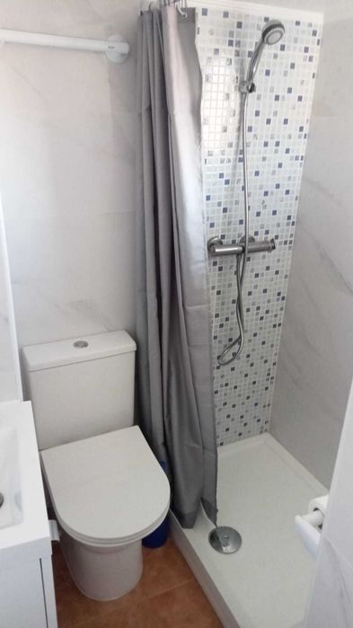 Apartamento T0 (anexo de moradia) com wc e cozinha (Metro Sr. Roubado)