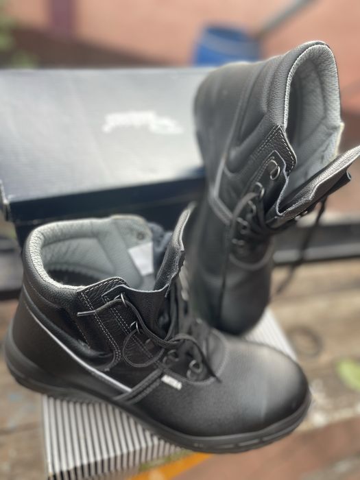 Взуття якісне робоче