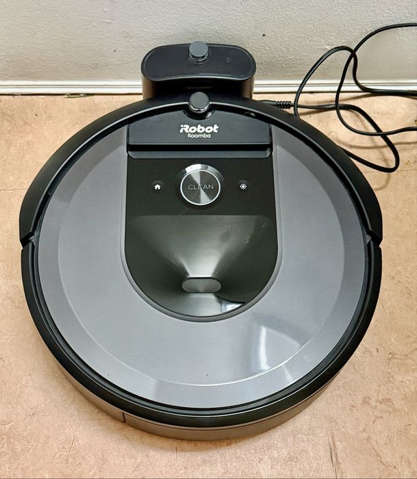 iRobot Roomba i7 em otimo estado iclui 4 filtros e 3 helices novas
