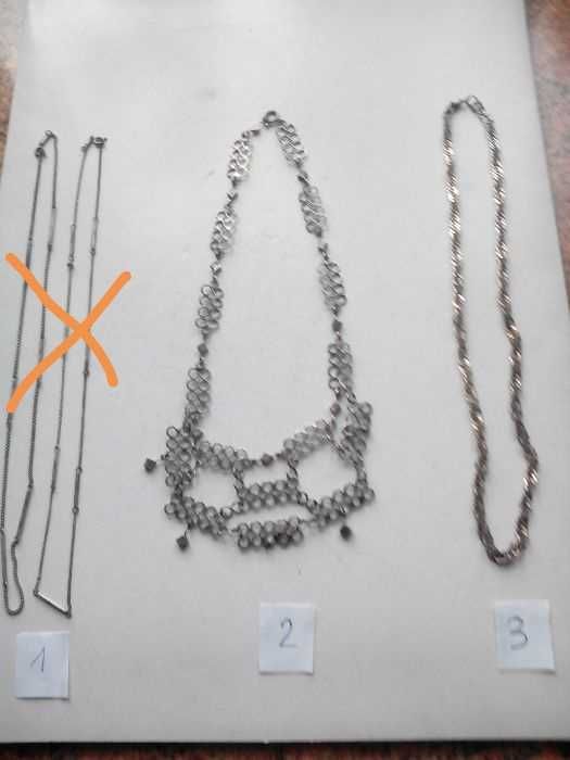 kolekcja srebrnej lub srebrzonej biżuterii