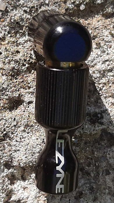 Bomba de pé para bicicleta Lezyne