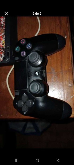 Ps4 1GB con 2 comando