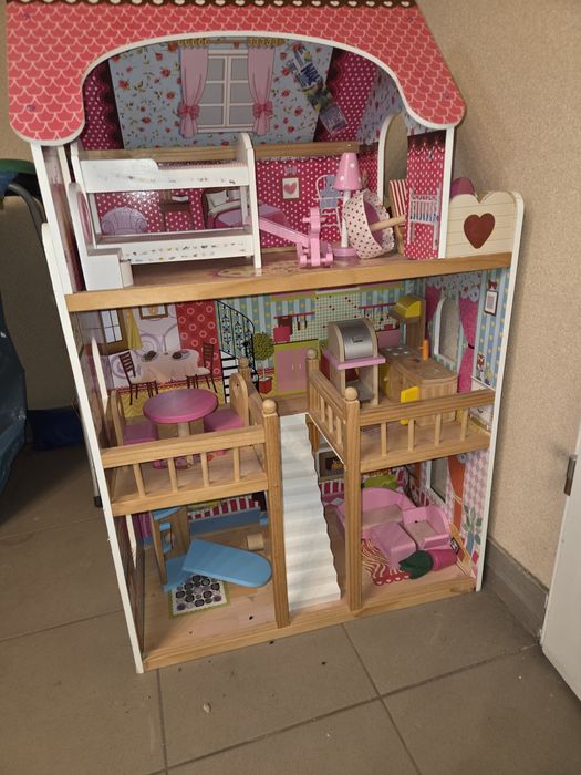 Domek dla lalek z akcesoriami