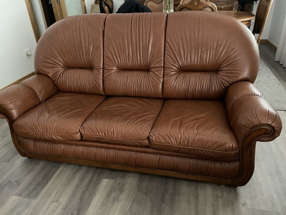 Cojunto de tres sofas em pele