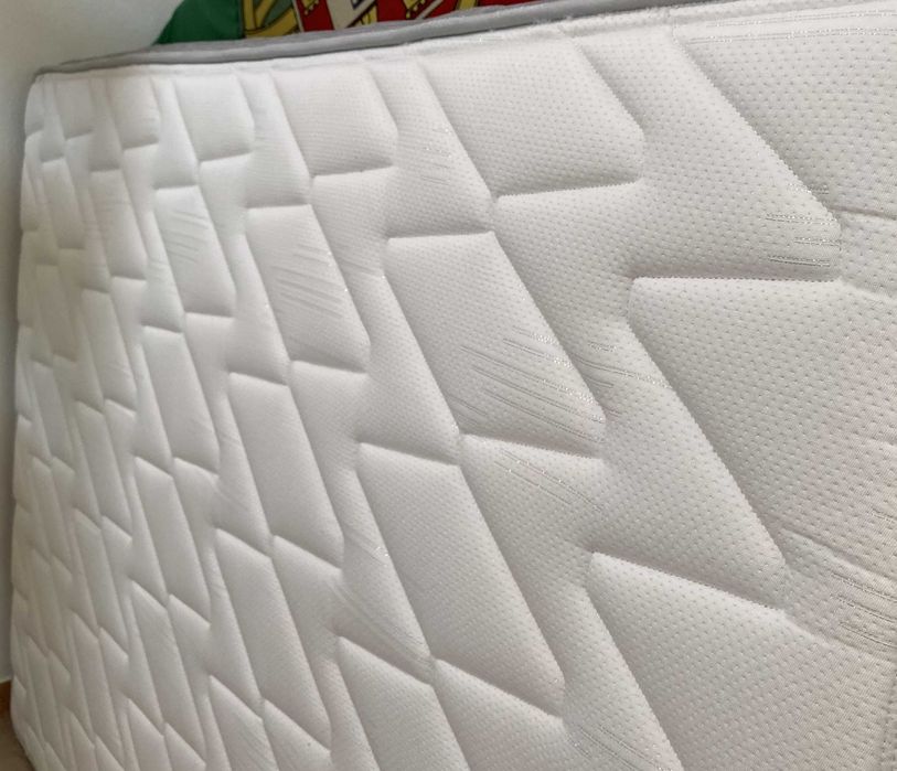 Cama e Almofada Pikolin  + Colchão Molaflex (Novos)