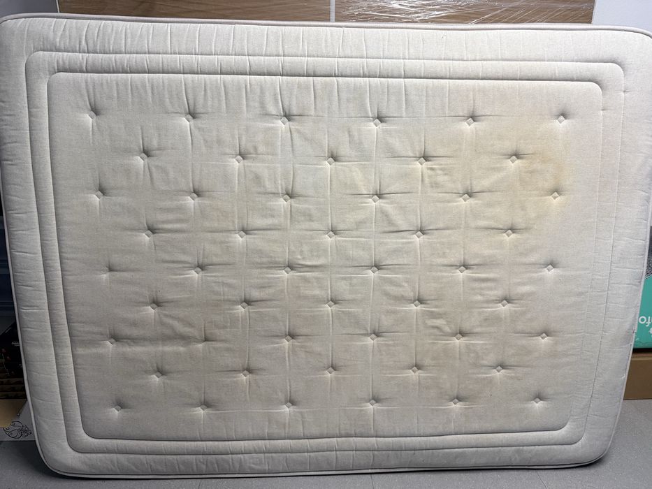 Vendo colchao e cabeceira de cama