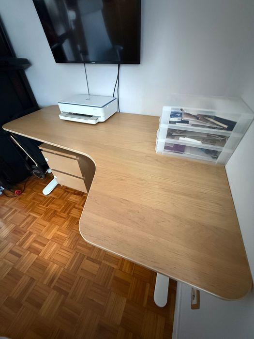 Mesa de escritório grande em L - cor carvalho claro