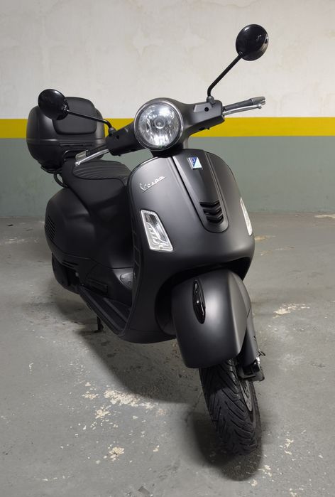 Vespa GTS Super 300 Notte // imaculada // nacional
