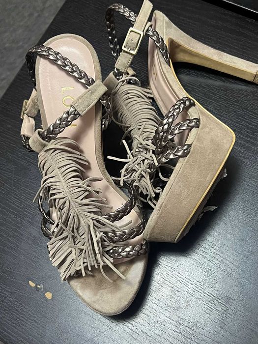Sapatos Usados como Novos