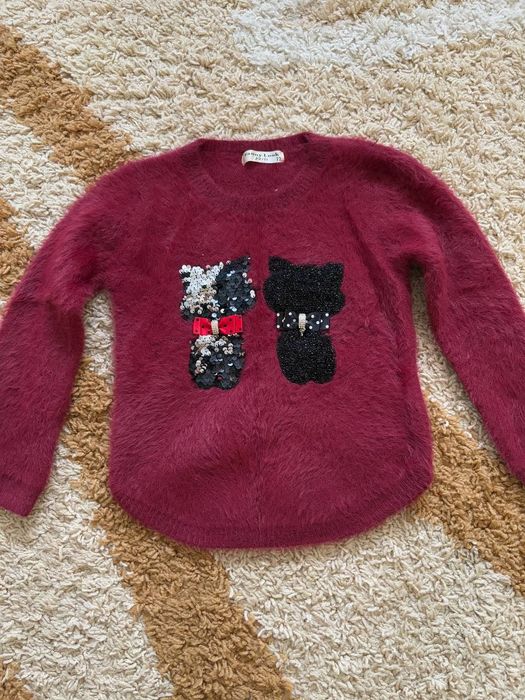 Пухнастий светр-травка кольору марсала/бордо з котиками з паєток
