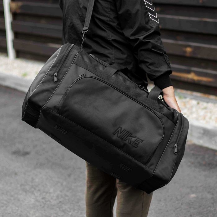 Велика спортивна дорожня сумка Nike biz для подорожей на 60 л. НАЙК