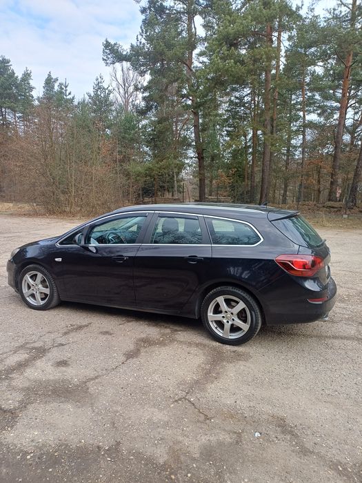 SPRZEDAM Opel Astra J 2011r.