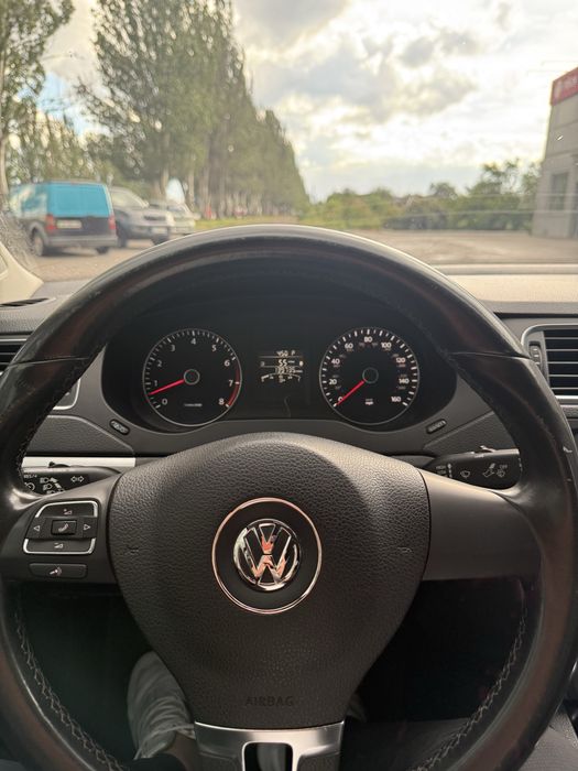 Продам Volkswagen Jetta SE 2013 год 1.8