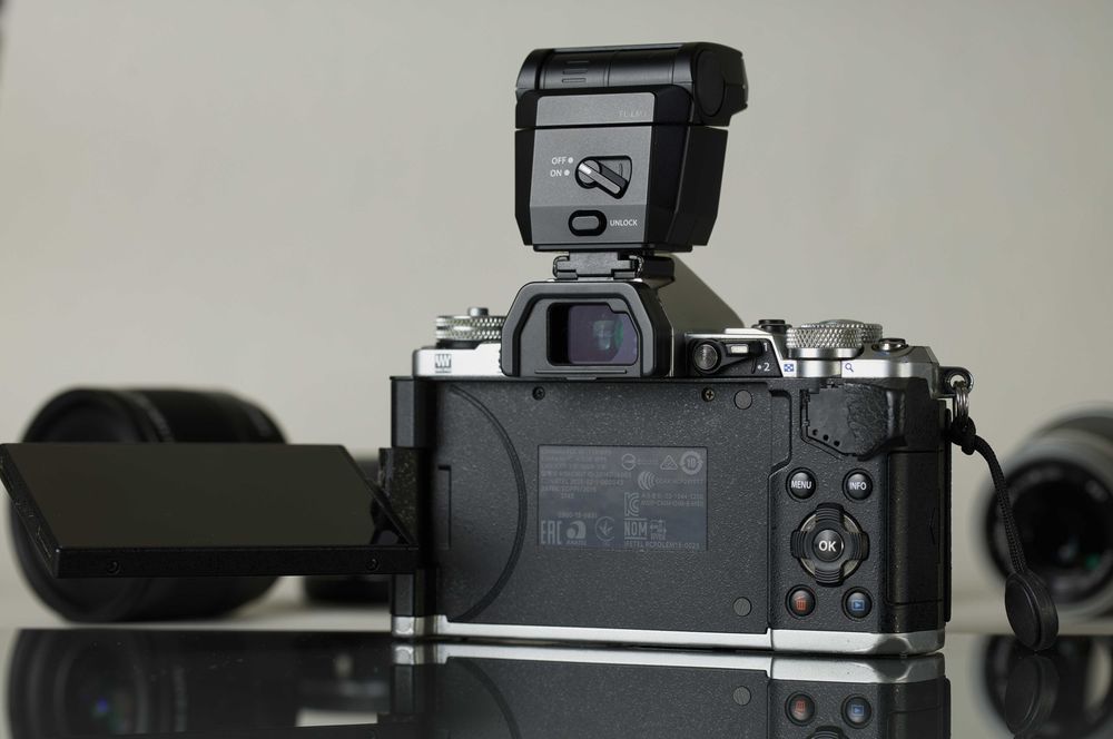 Olympus OM-D E-M5 Mark II | USZKODZONE gniazdo LCD