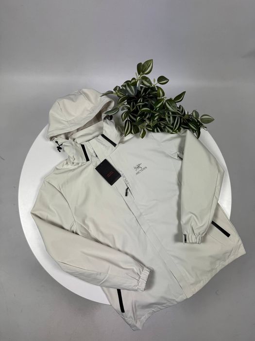 Вітровка arc’teryx
